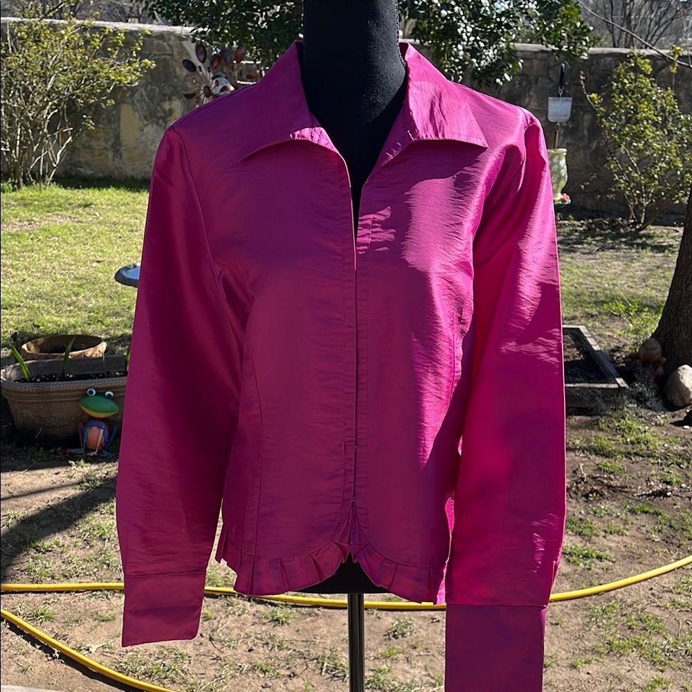Oscar De La Renta Vintage Pink short jacket with Pleated hem. Long sleeve.M.